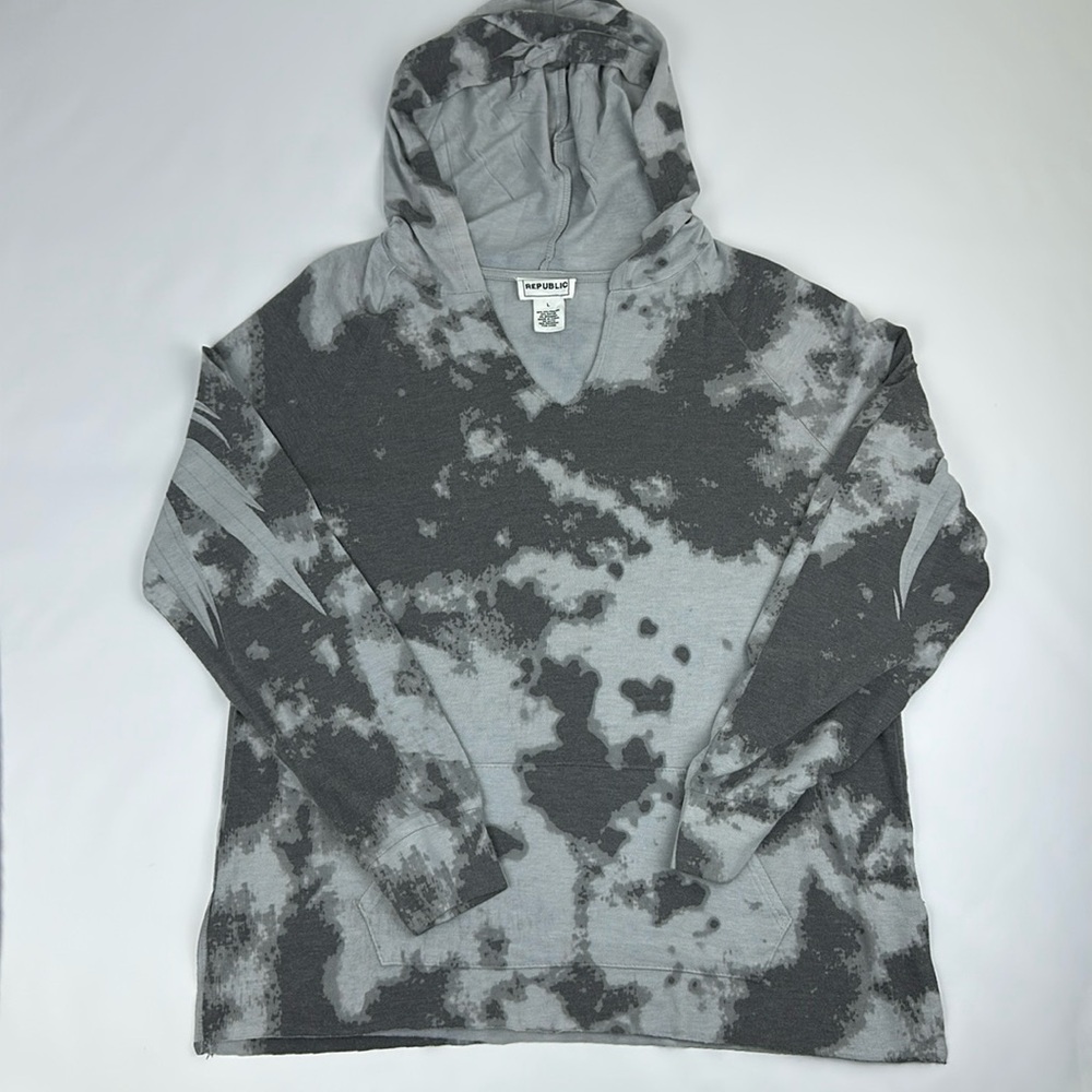 Republic lightweight sweater with hood. Large. Kangaroo pocket. Gray watercolor.